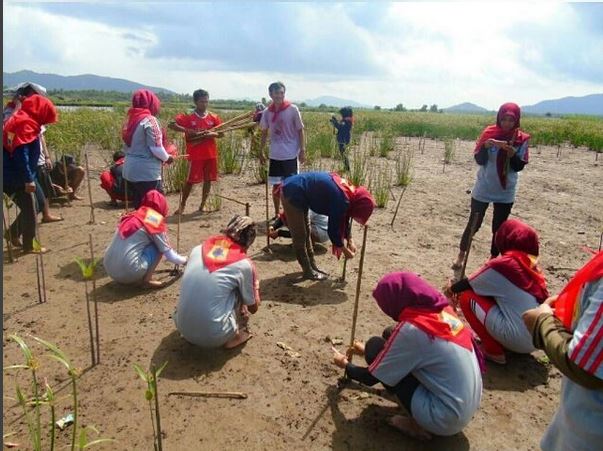 Mapakesma Tanam Mangrove di Pantai Payangan