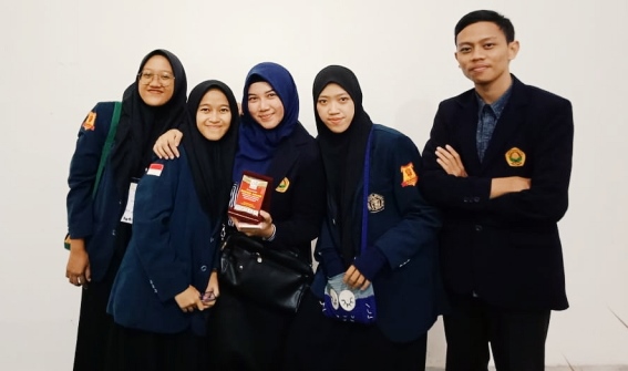 Mahasiswa FKM UNEJ memperoleh Bronze Award di InIIC 2018