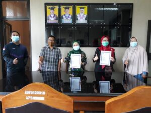 Penandatanganan Pernyataan Komitmen Bersama Pimpinan dan perwakilan Civitas Akademika (Dosen, tendik, dan mahasiswa) terhadap Pelaksanaan Kebijakan K3