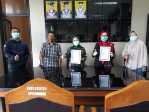 Penandatanganan Pernyataan Komitmen Bersama Pimpinan dan perwakilan Civitas Akademika (Dosen, tendik, dan mahasiswa) terhadap Pelaksanaan Kebijakan K3