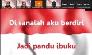 Peserta acara menyanyikan lagu Indonesia Raya