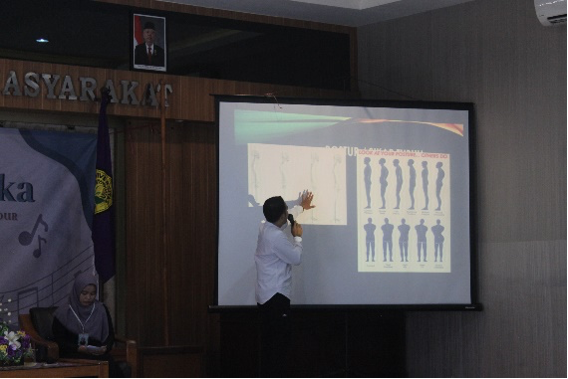 Pemateri kedua oleh Bapak Yoki Prasetyo