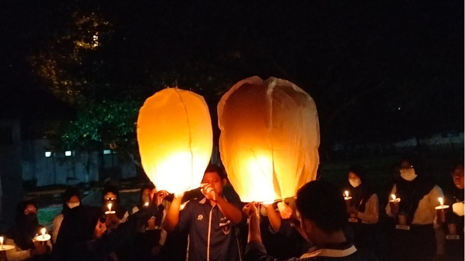 Penerbangan lampion secara simbolik