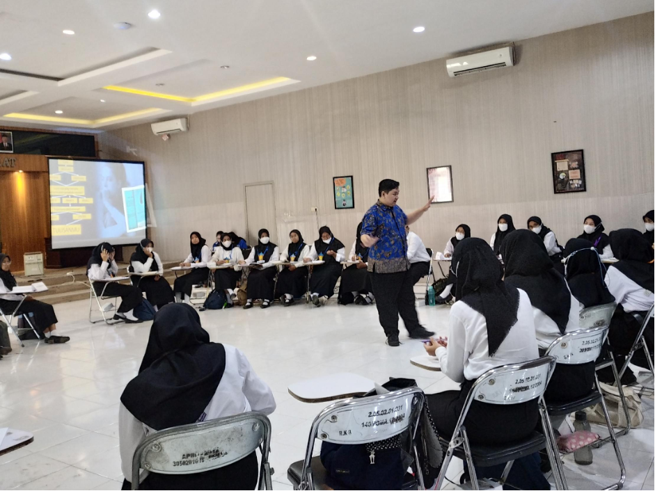 Penyampaian materi Diklat