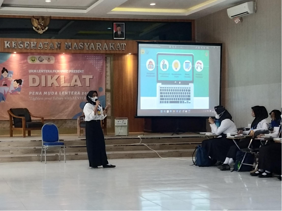 Presentasi poster peserta