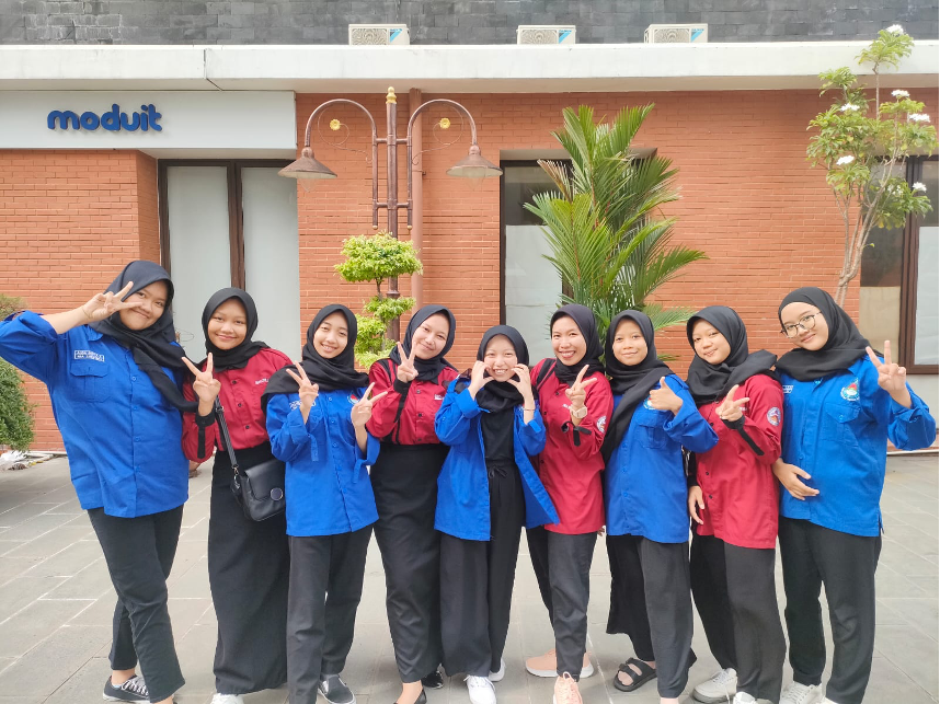 Foto delegasi UKM Komplids pada acara “Peningkatan Pengetahuan dan Pengalaman dalam Keorganisasian melalui Kegiatan Forum Nasional Mahasiswa Anti Penyalahgunaan Narkoba 2023”